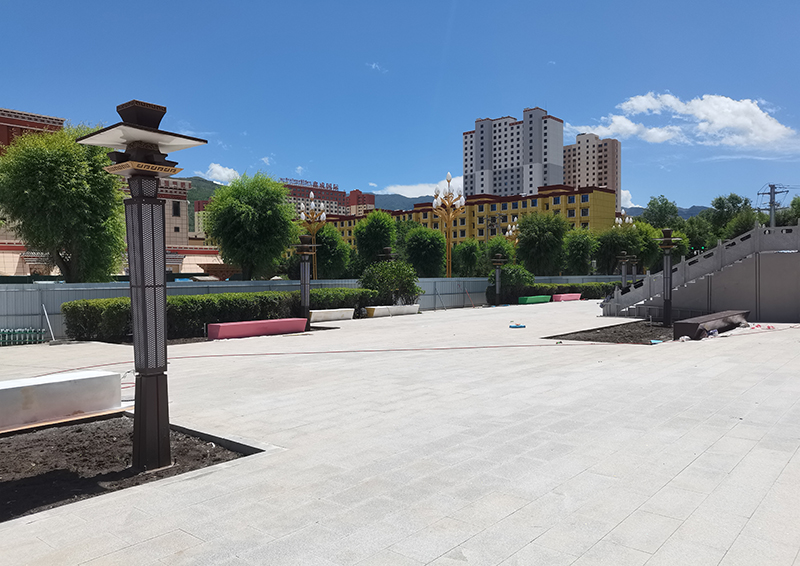 青海同仁市廣場景觀燈項目